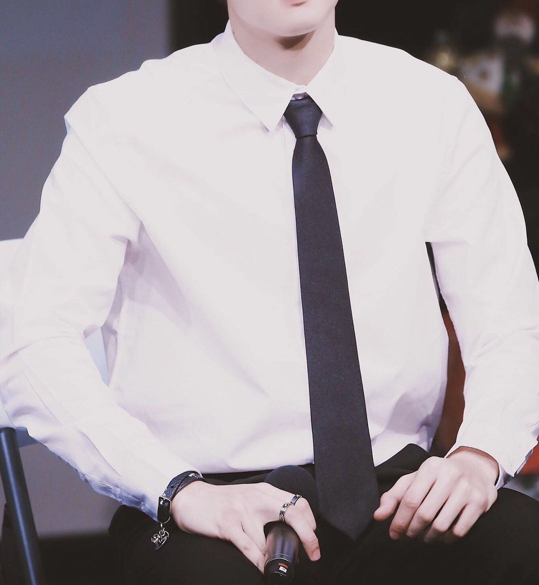 白衬衫在男生身上，为什么会有这么大的魅力？