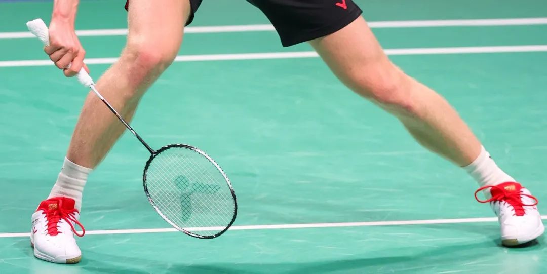 怎么挑选适合自己的羽毛球鞋,羽毛球鞋怎么选新手入门必看
