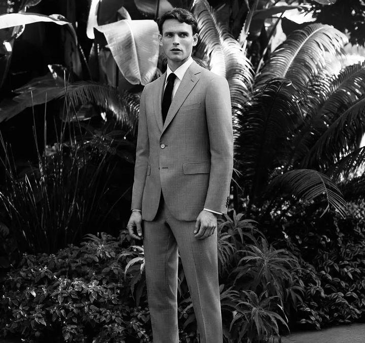 个子矮怎么穿西装好看,小个子穿格子西装搭配各种穿法