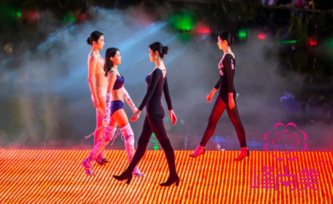 匠心致远，聚爱峰尚，峰尚美眉山水街跨年秀