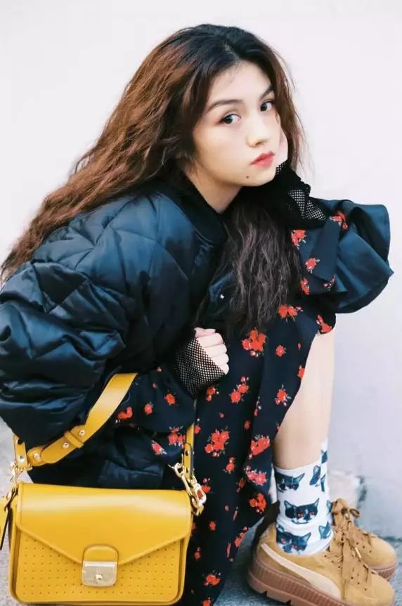 新年发型推荐齐肩发发量多,30-40岁适合发型男士圆脸发质细软