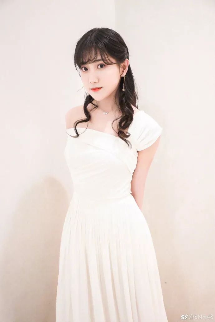 EIGSHOW丨鞠婧祎、李艺彤的仙女春夏妆容能让你美出新高度!