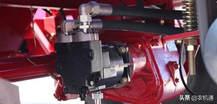 3万左右的履带玉米收获机,自走式玉米收获机多少钱一台