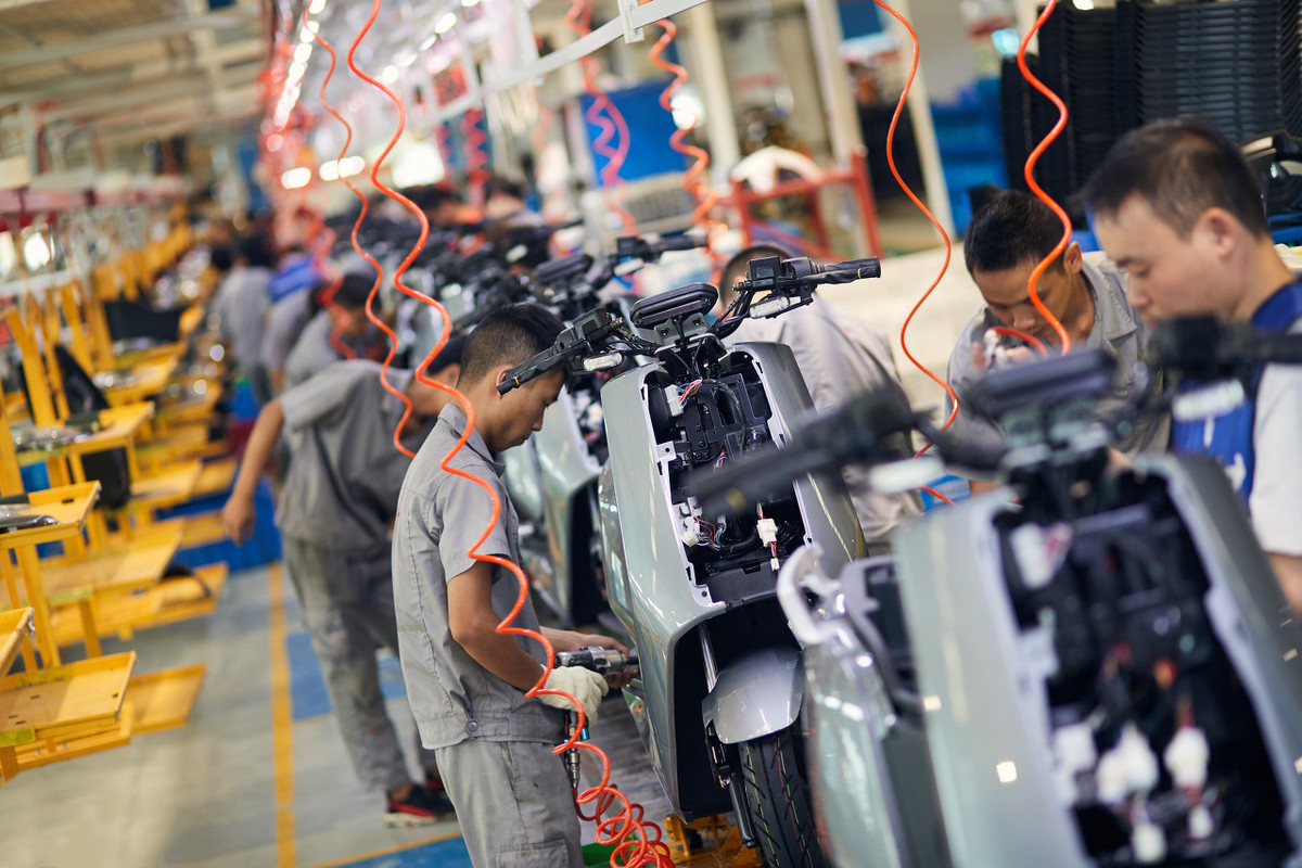 一辆电动车大概能赚多少利润,开电动车店一年能有多少利润