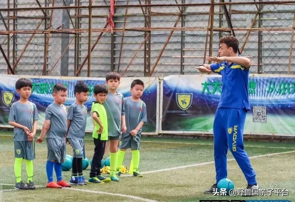 把最纯正意大利足球带来东莞，这个爸爸说足球应该这样学