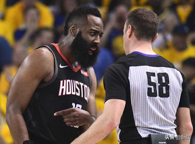 裁判无视快船犯规激怒库里,裁判偏袒勇士了吗