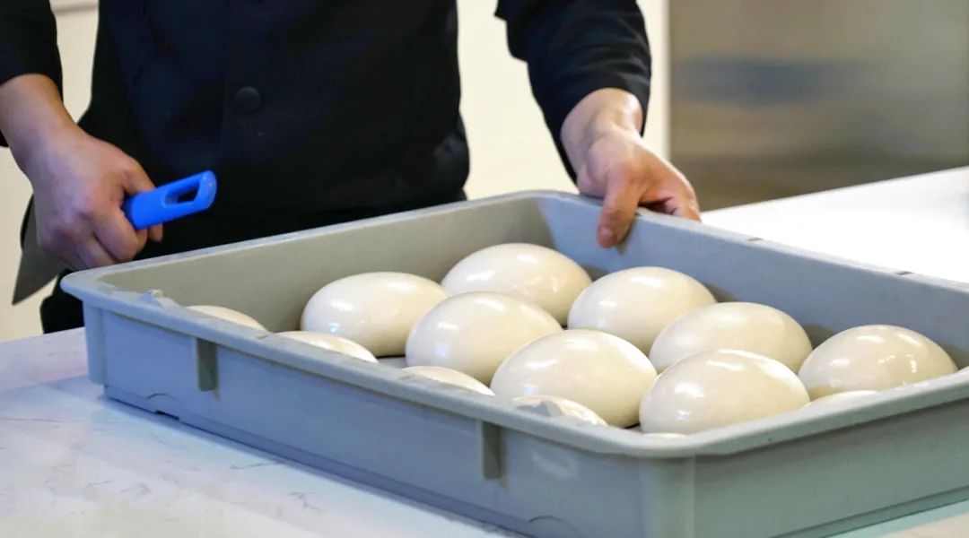 和面发酵后很粘,和面面团里都是气泡