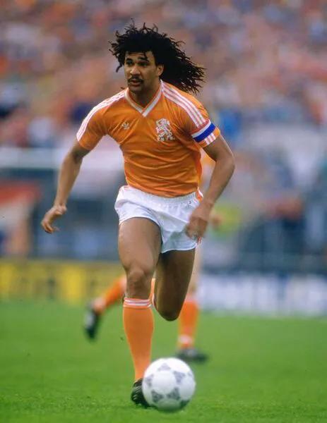 足坛十大进球数巨星排名,超出你的想象足坛中的天才般进球