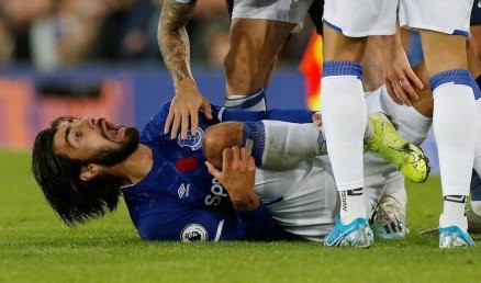 慎点铲球导致戈麦斯脚踝90度变形,戈麦斯断腿还能踢球吗