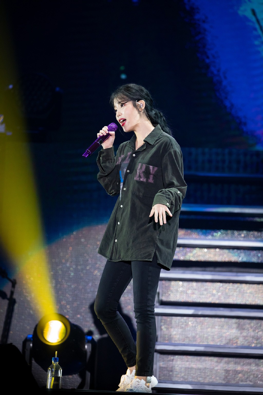 刘诗诗同款黑毛衣连衣裙,刘诗诗牛仔裙穿搭太惊艳了吧