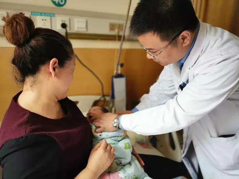 孩子刚生下来就抛弃了犯什么罪,孩子一出生就被抛弃