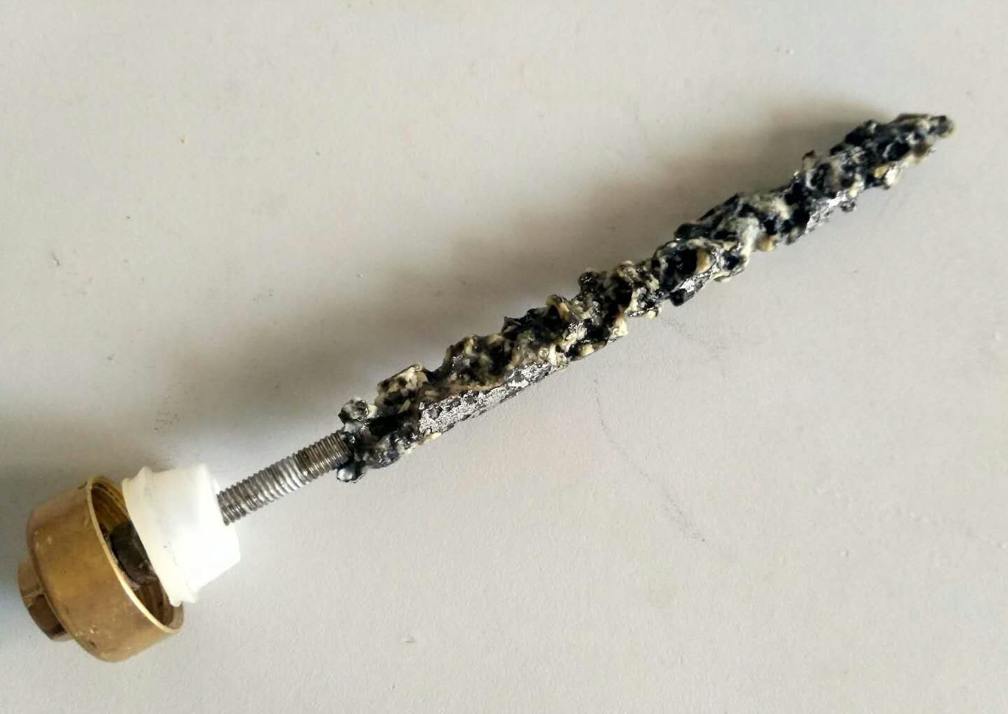 没有排污口的电热水器镁棒怎么换,电热水器多久更换安全