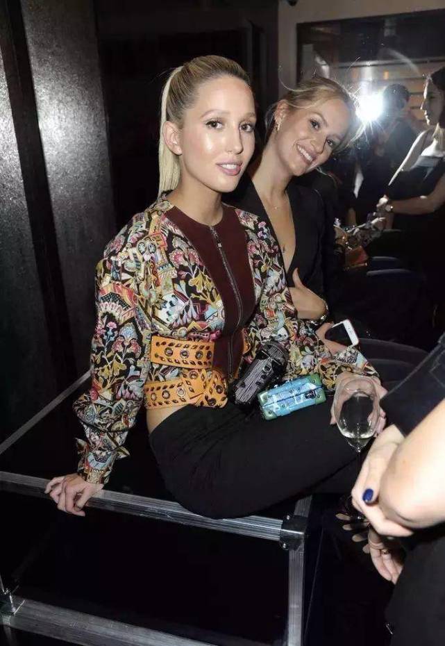 她不仅是众人艳羡的王室公主，更是称霸秀场的ItGirl