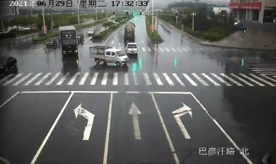 黄灯闪和不闪的区别,黄灯和红灯分不清能考驾照吗