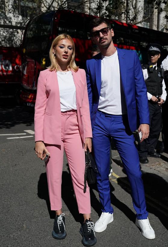 中年西装冬季搭配什么外套,冬季中长大码西装的搭配