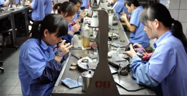 富士康普工好干吗,35岁还在工厂做普工失败吗