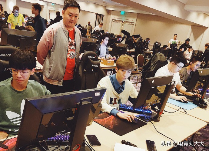 SMG房区团灭4AM,大京极限反杀龙太子,粉丝:鸡你太美?