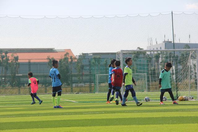 足球比赛可以让孩子学到什么,足球与孩子成长