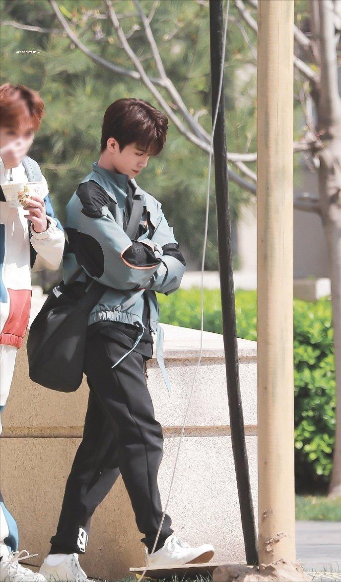 健身包hold不住，环保袋太显土，背SUBTLE运动旅行包能疯狂上分