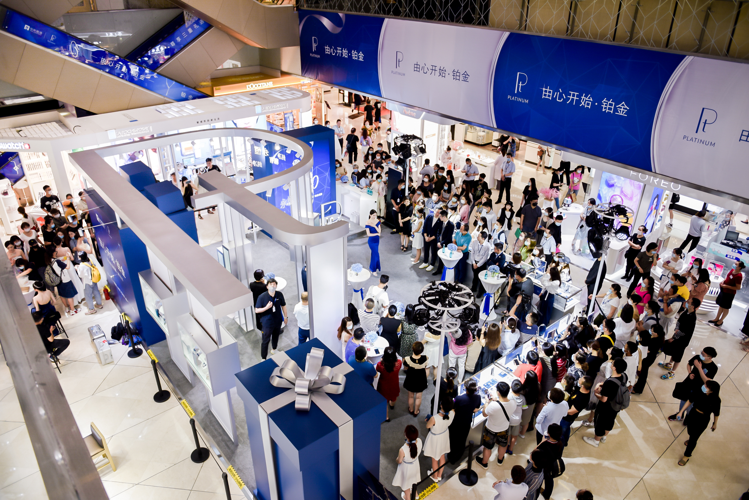 「由心开始·铂金」2020铂金新品巡展于南京中央商场盛大开启