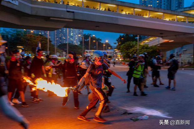 离倒闭不远！《苹果日报》董事被捕，1800万资产被冻结丨香港一日