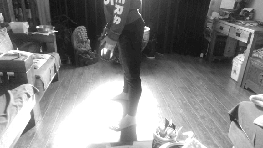 蛙泳的手脚技术动作和练习方法,蛙泳的腿部动作要领图解陆地