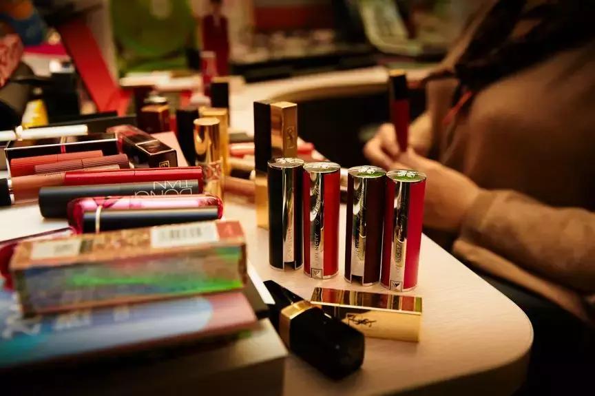 新年第一个工作日，打开天猫小二的购物车，我们发现了很多小秘密