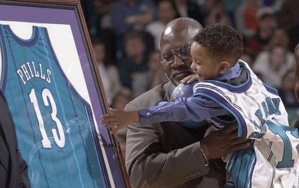 效力3年就退役球衣！不是超巨也有这待遇？只是“代价”太惨痛