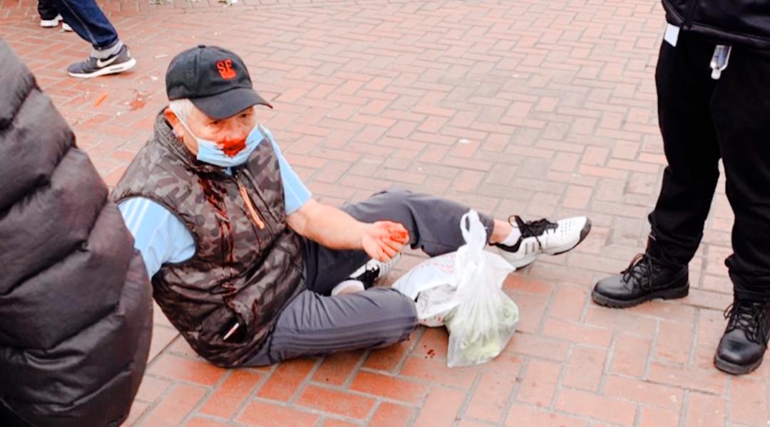 七旬老太棍打大叔,70岁老太暴打美国人