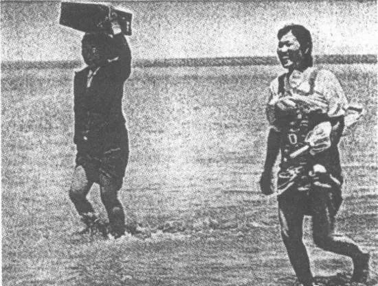 *京大南***杀屠**日寇*杀屠**3000人后在尸体堆中找活人,用*刀刺**挑女性取乐