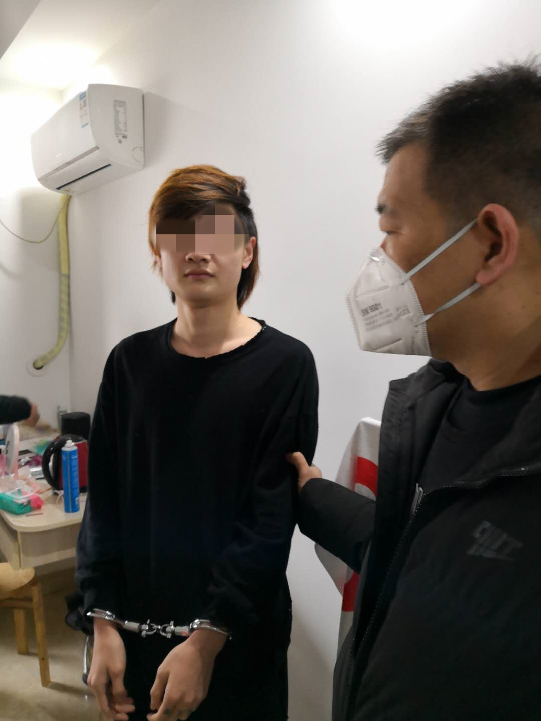 朋友圈卖口罩被捕,朋友圈非法贩卖口罩