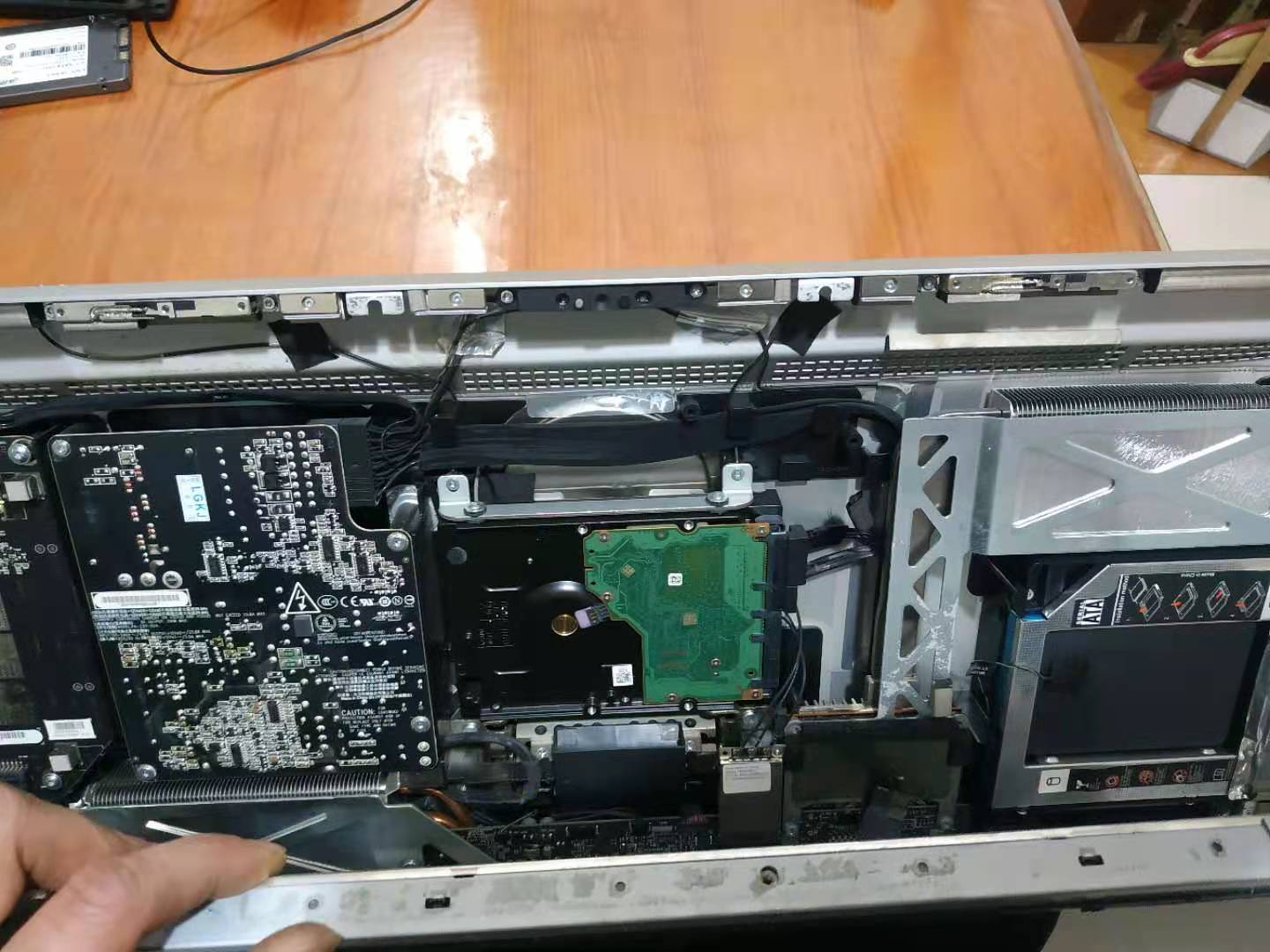 苹果一体机拆机换外玻璃,联想一体机拆机换固态