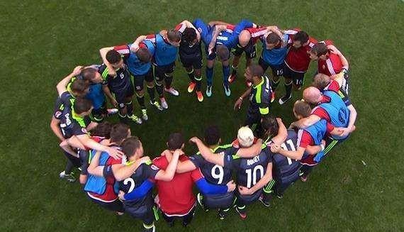 足球二人局部进攻战术训练图,足球菊花阵比赛视频