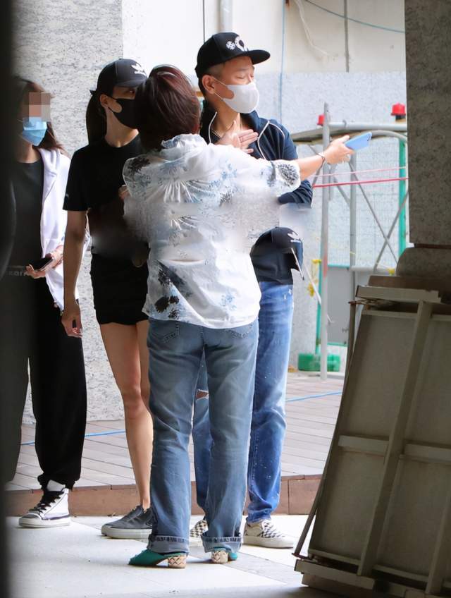 51岁陶喆携妻子看房,陶喆54岁模样