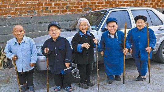 全国第一大矮人,我国唯一的矮人村