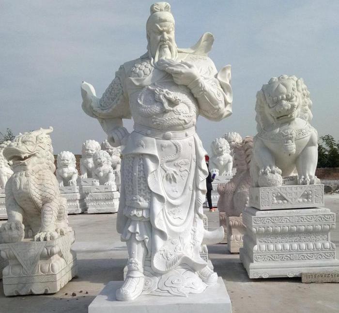 关羽的雕像为何总是闭着眼睛,关羽雕像为何都是闭着眼睛的呢
