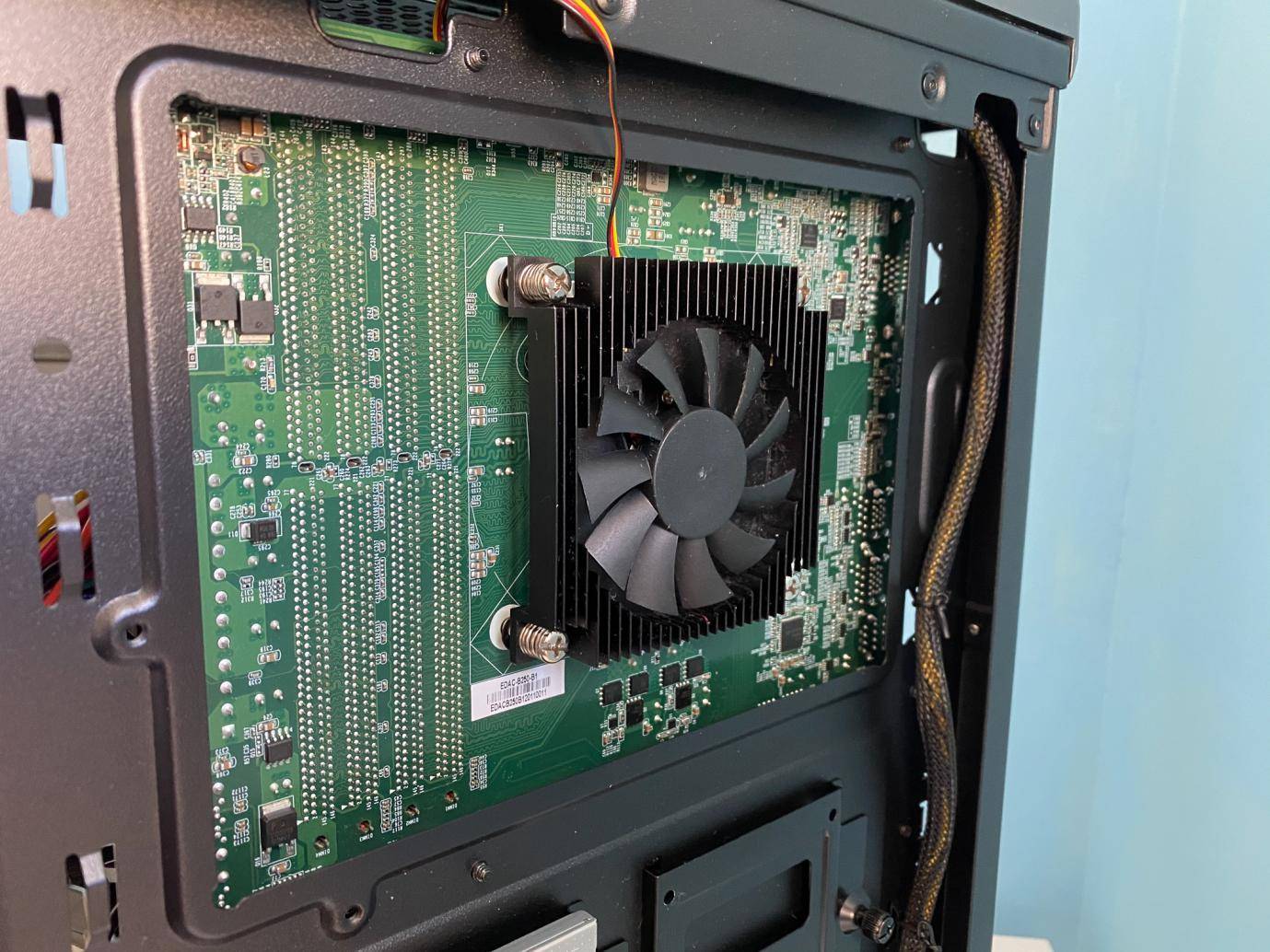 换cpu和主板电脑里的东西还有吗,电脑系统是装在主板还是cpu上