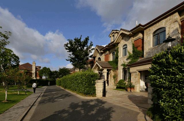 戴口罩扫码排队,戴口罩有序排队