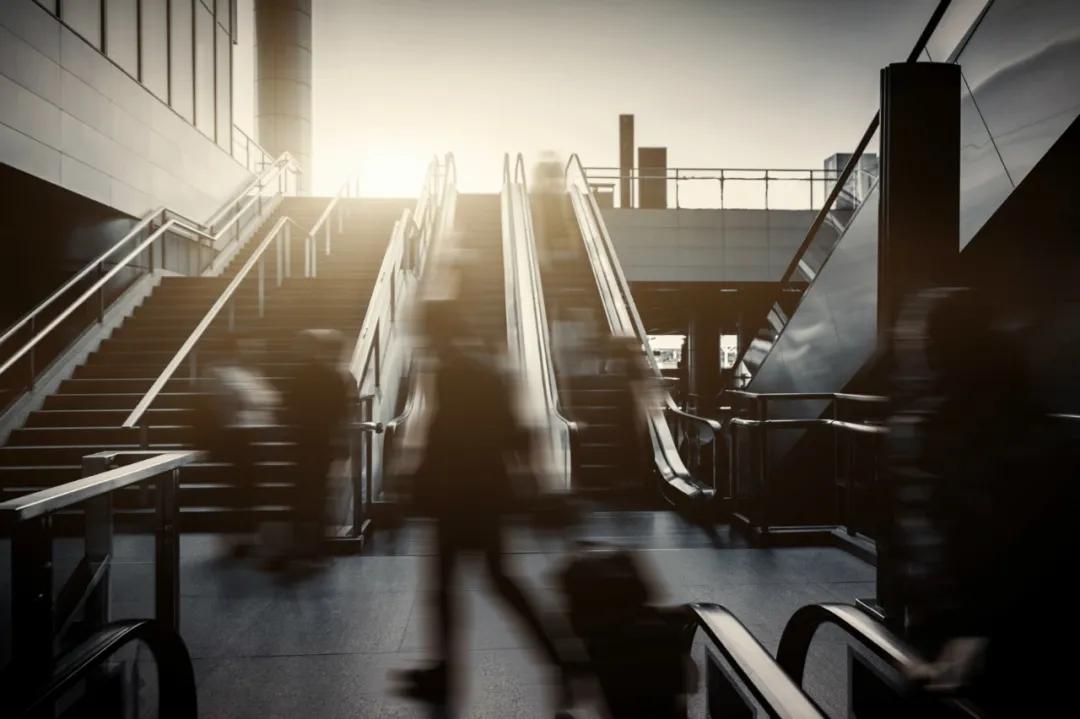 孩子坐飞机耳朵不舒服,耳朵有坐飞机时的感觉是怎么回事