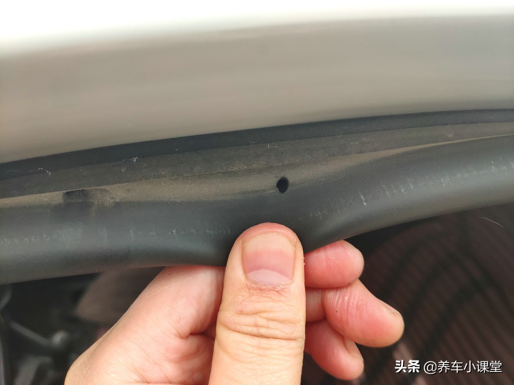 车门难推开怎么办,开车门异响最简单的解决方法