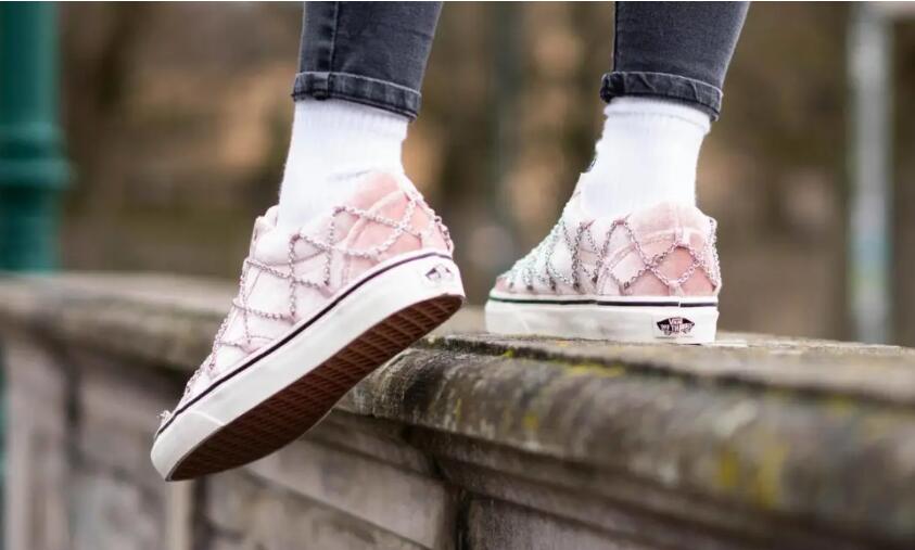 潮流恋上天鹅绒,带你读懂VANS的浪漫