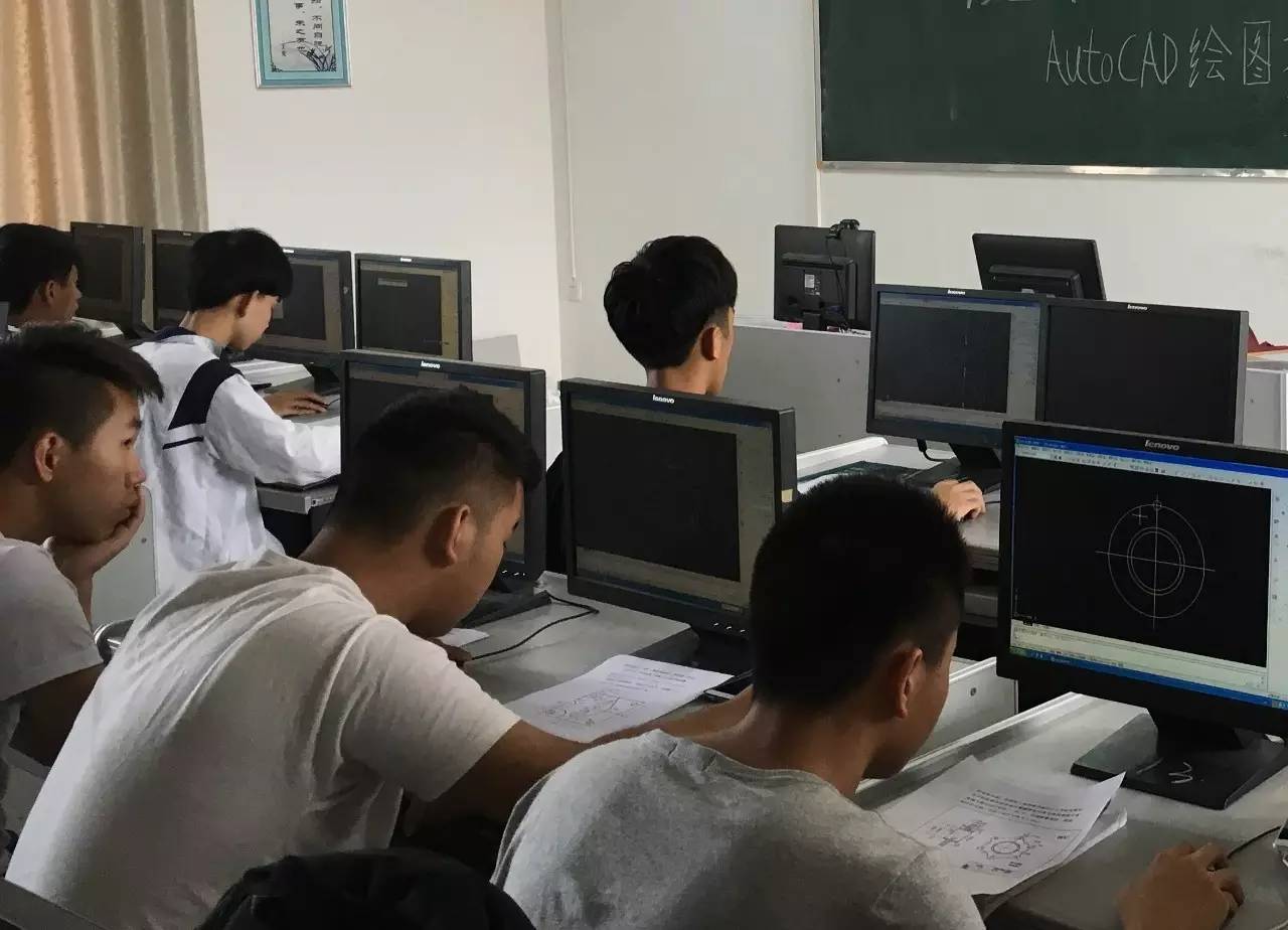 上技校有前途吗,上技校或职高的有出路吗