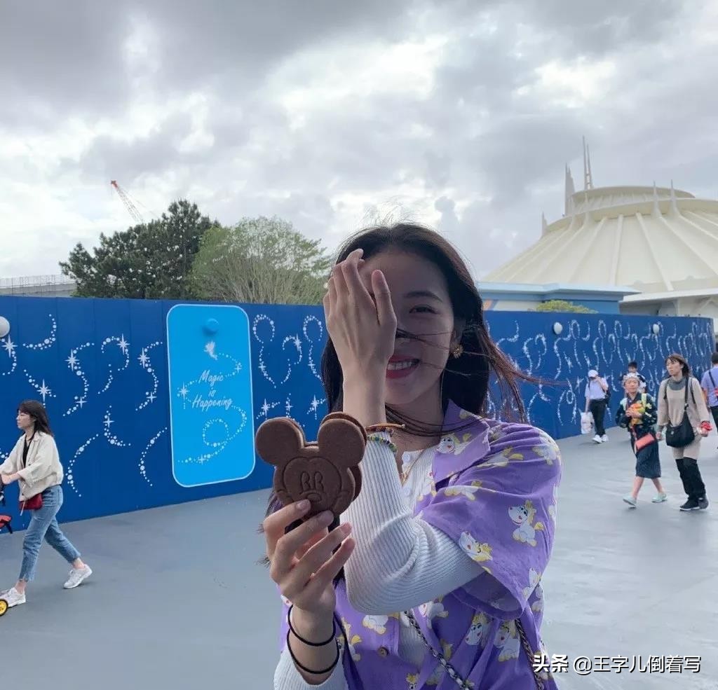 女生怎么摆pose怎么拍照好看,小女孩拍照如何摆pose戴帽子