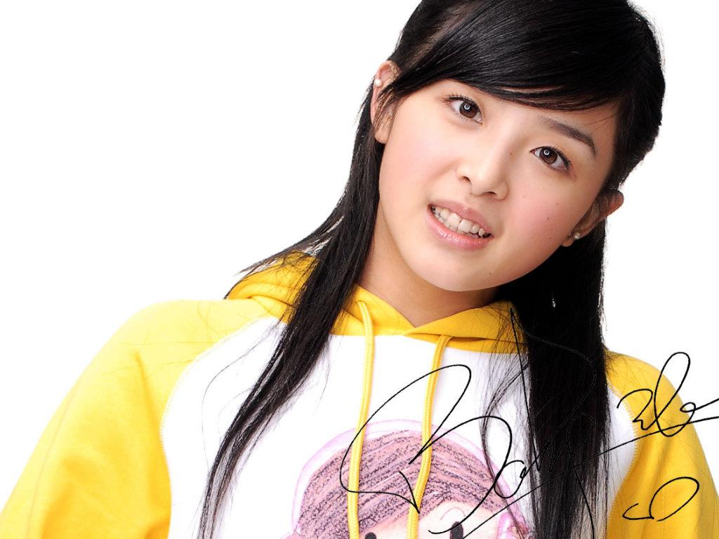 被迫成熟的张含韵，人缘好情商高，却不放大跟干爹刘德华的关系