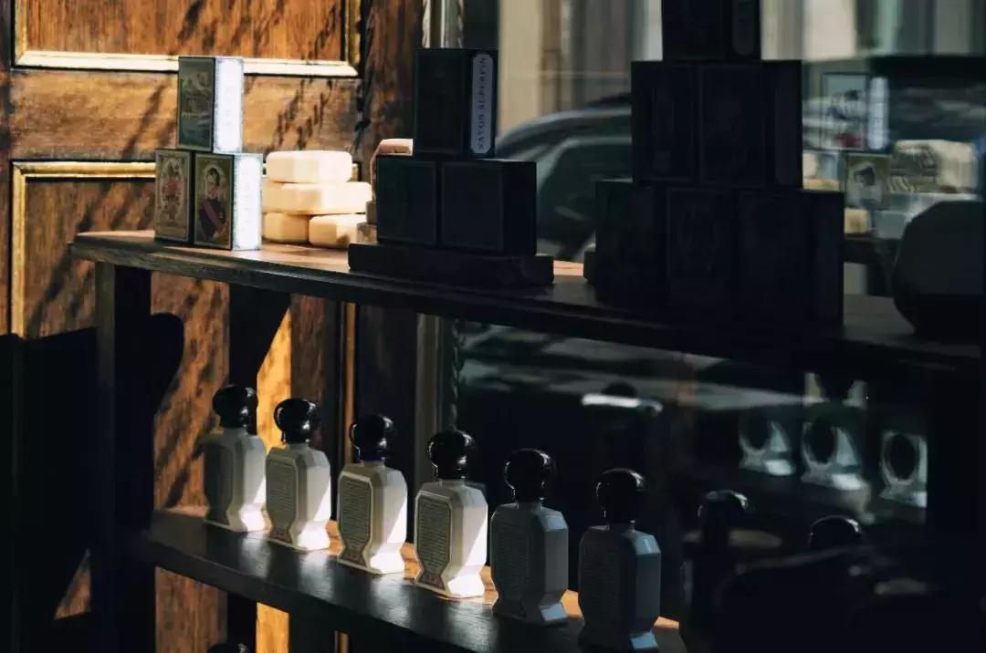 时髦精の恋物癖：易拉罐香水、玳瑁牙刷、“爱马仕”香氛...