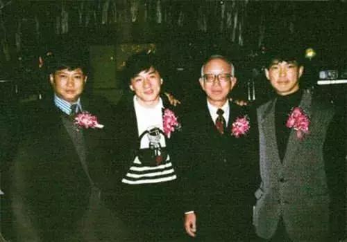 邹文怀怎么请李小龙来香港的,香港影坛大亨邹文怀