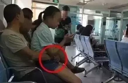 贝克汉姆分享与女儿亲密合影,贝克汉姆亲嘴