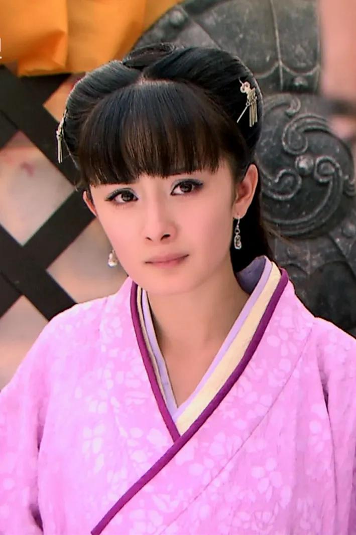 厚刘海遮挡脸型,厚刘海遮住眼睛