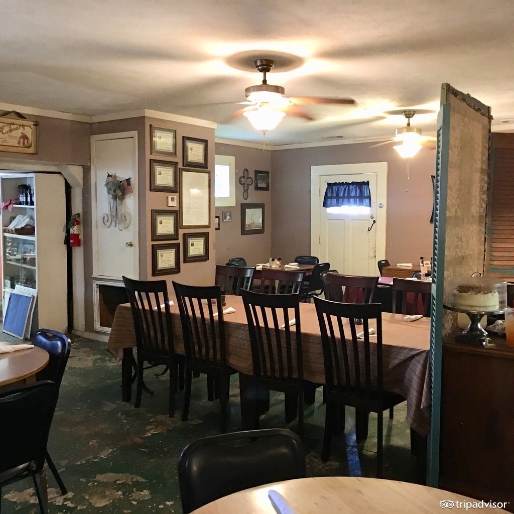 在公鸡身体里吃肯德基、小狗尾巴里吃热狗，奇葩星球餐厅什么样