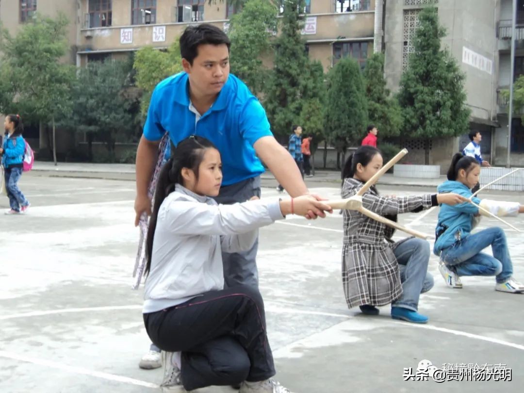 教书育人爱岗敬业关爱学生,呕心沥血育桃李优秀教师事迹